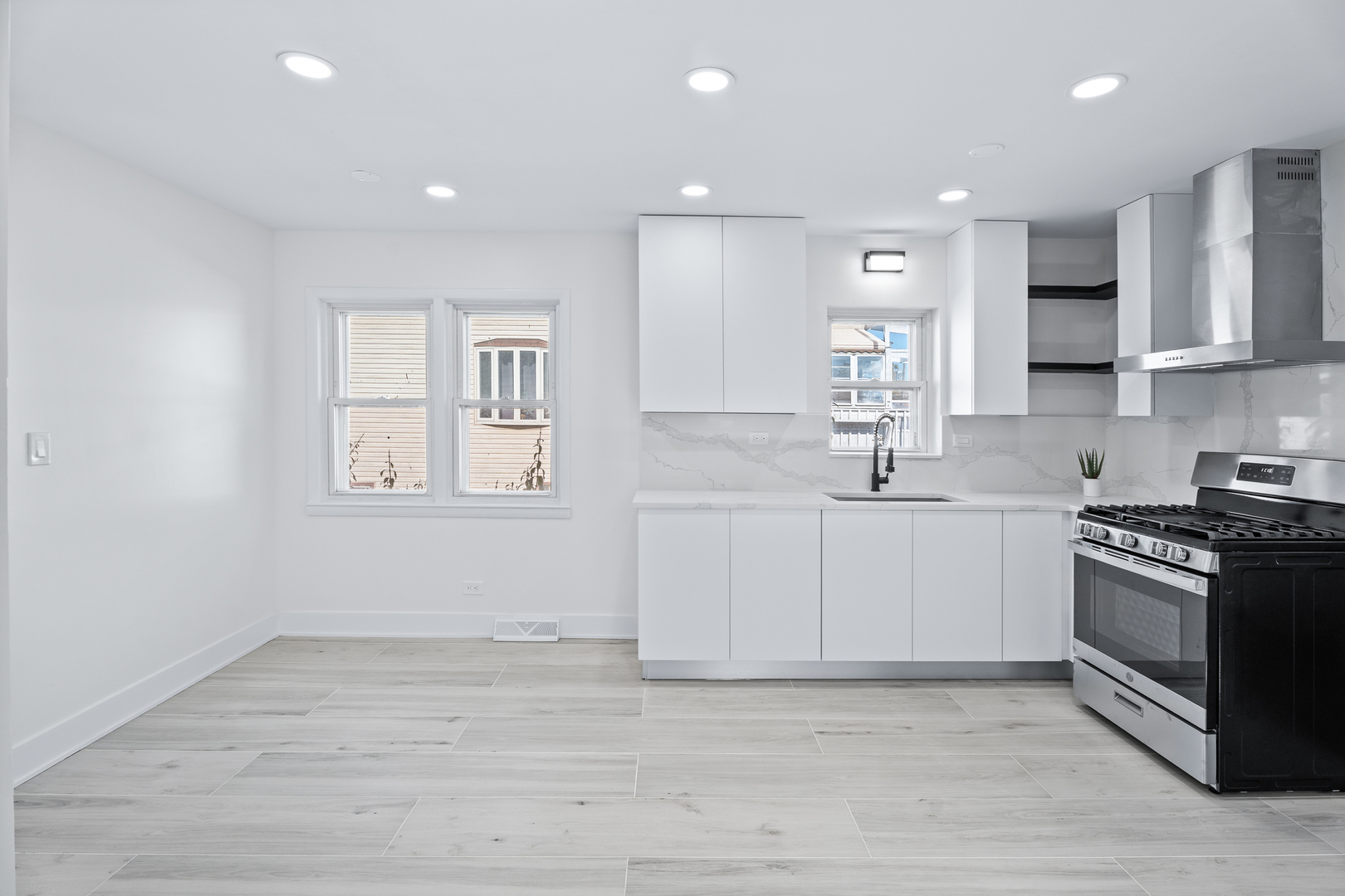 5253 South Mobile Avenue Chicago, IL 60638 - Photo 9 of 21