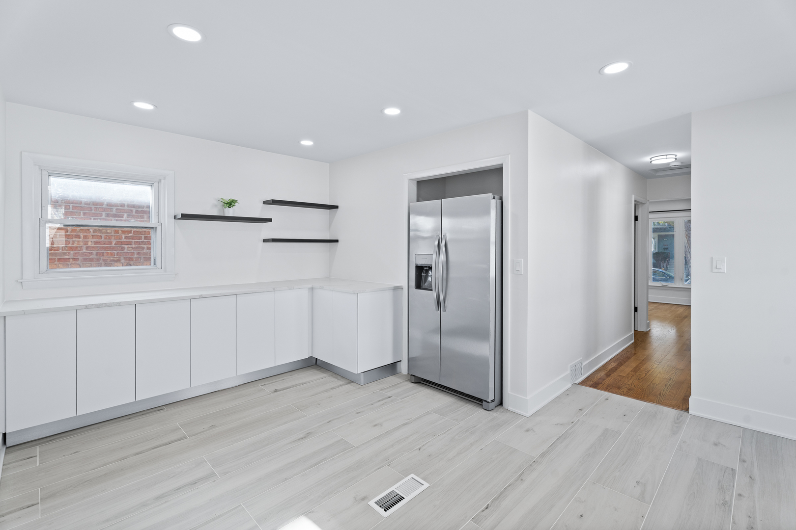 5253 South Mobile Avenue Chicago, IL 60638 - Photo 10 of 21