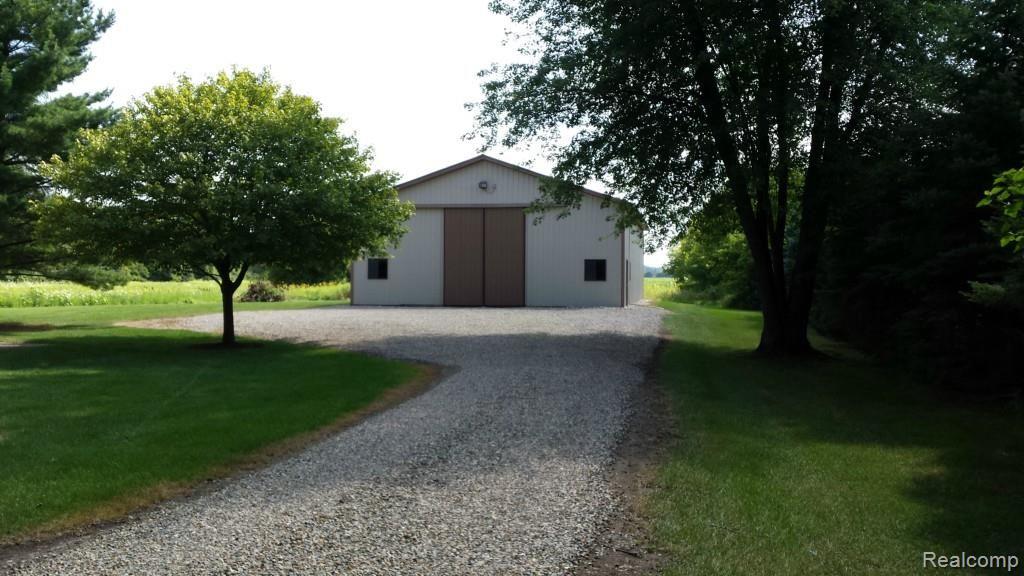 73390 McFadden Road Armada, MI 48005 - Photo 4 of 38 4.jpg