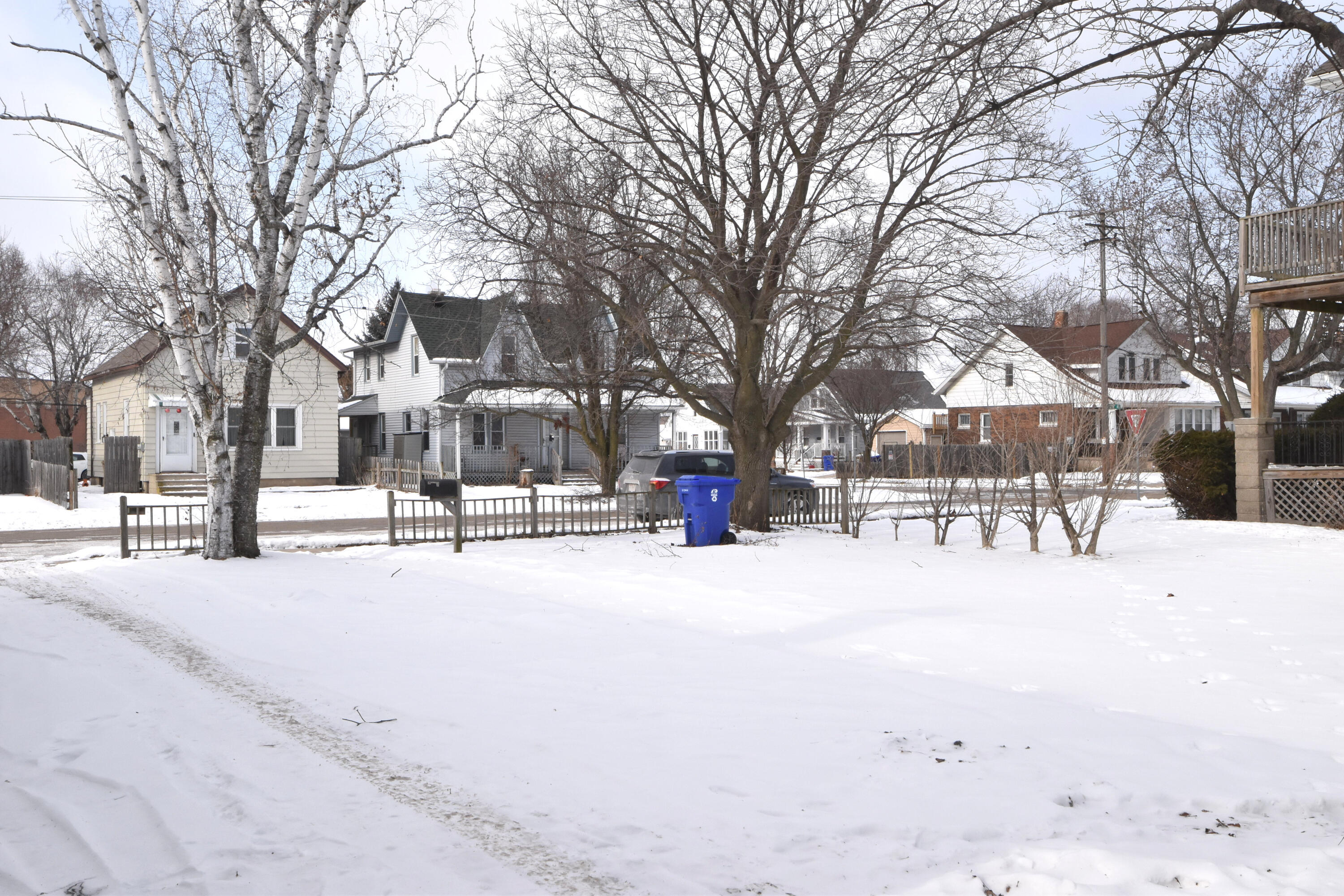 4607 25th Avenue Kenosha, WI 53140 - Photo 31 of 35 Front Yard