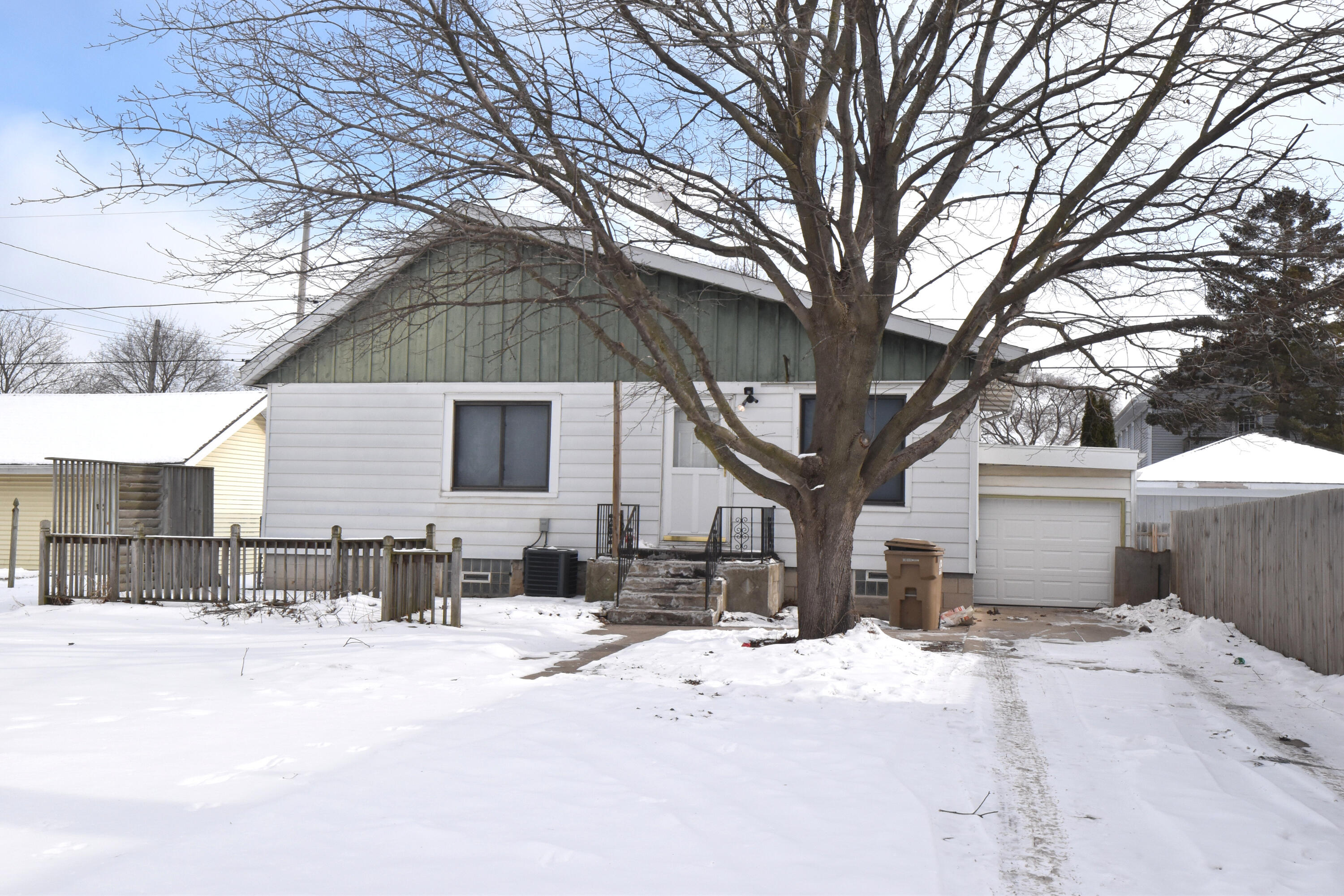 4607 25th Avenue Kenosha, WI 53140 - Photo 32 of 35 Front