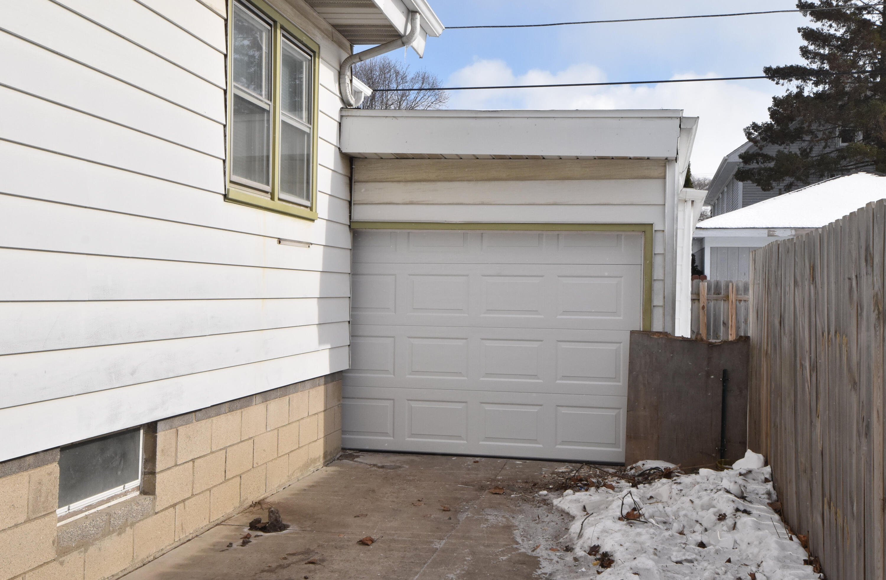 4607 25th Avenue Kenosha, WI 53140 - Photo 33 of 35 Garage