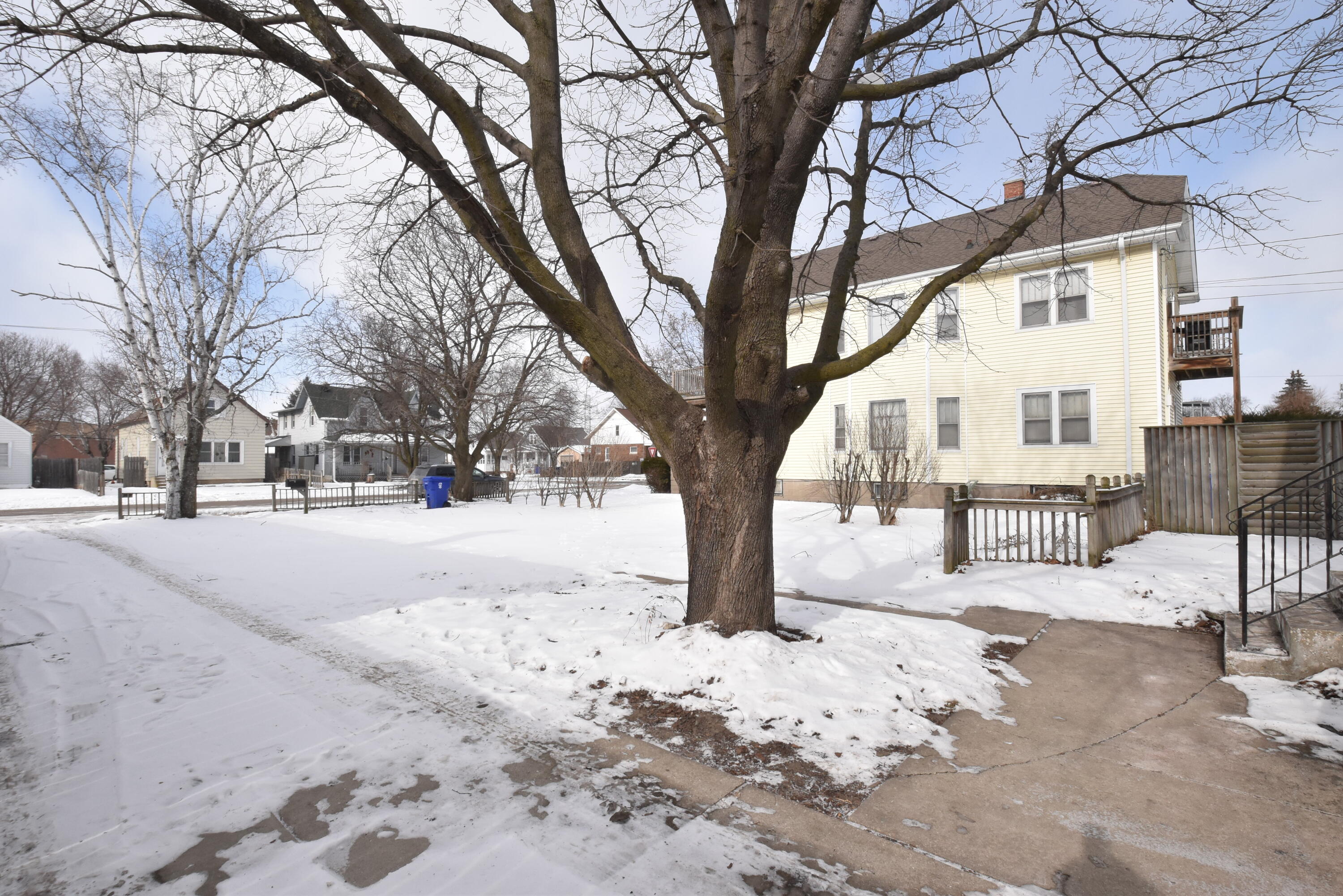 4607 25th Avenue Kenosha, WI 53140 - Photo 34 of 35 Front yard