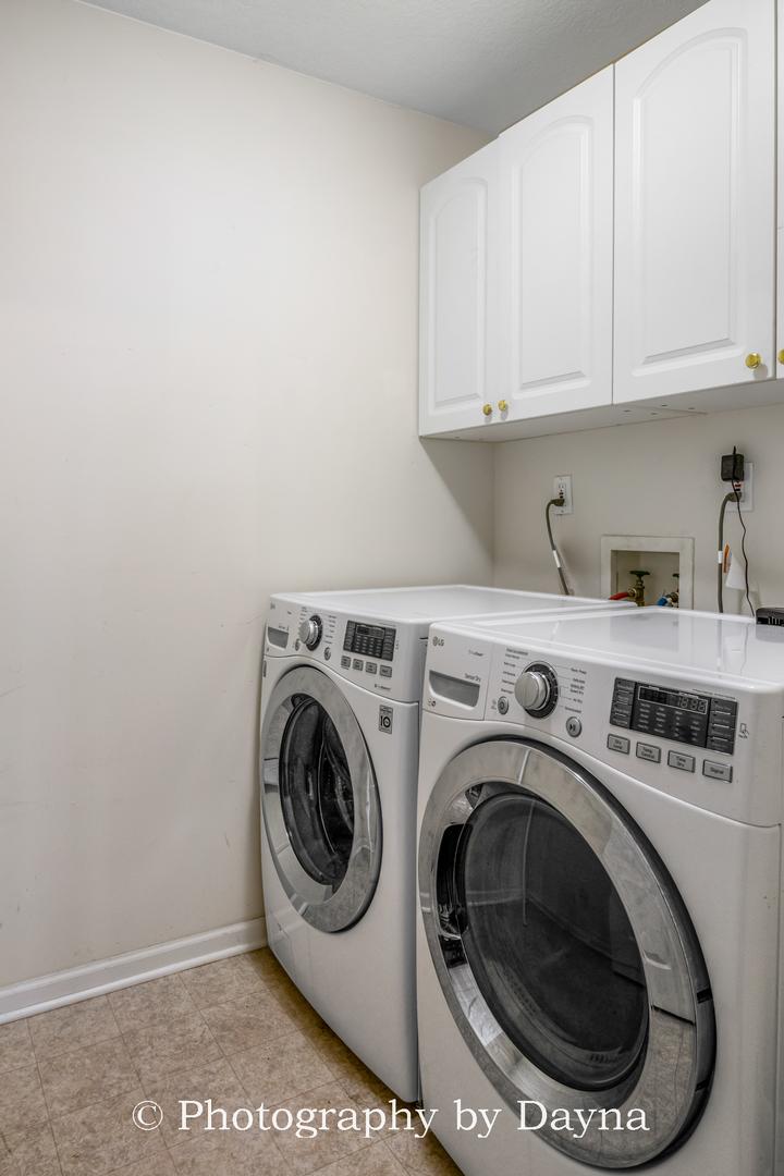 1496 Timber Ridge Court Kankakee, IL 60901 - Photo 14 of 31 a utility room with dryer and washer