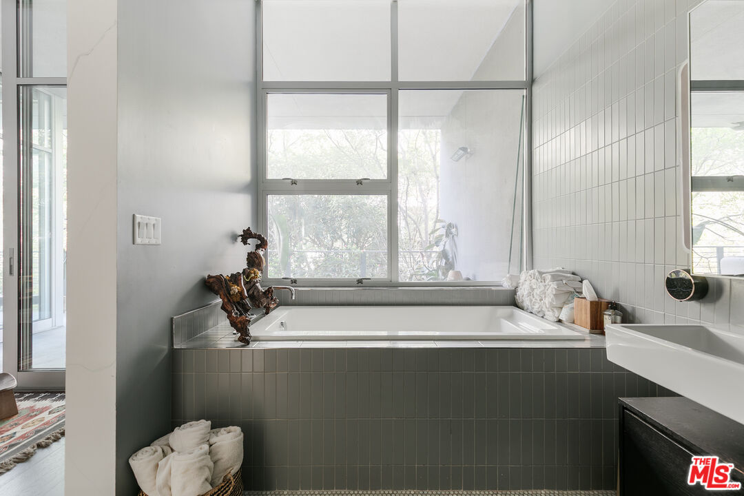 4080 Glencoe Avenue, Unit 219 Marina del Rey, CA 90292 - Photo 21 of 31 a bathroom with a sink and a bathtub