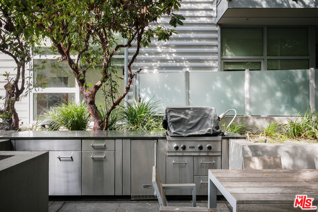 4080 Glencoe Avenue, Unit 219 Marina del Rey, CA 90292 - Photo 29 of 31 a kitchen with a stove and a microwave