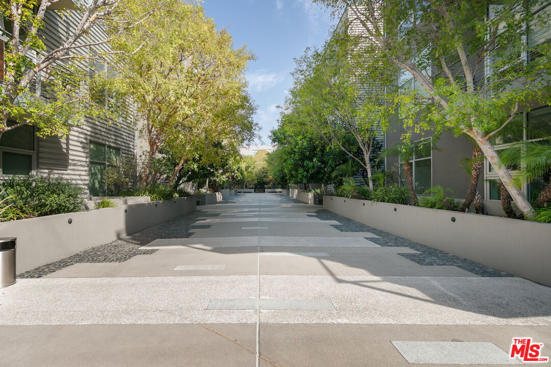 4080 Glencoe Avenue, Unit 219 Marina del Rey, CA 90292 - Photo 30 of 31 a view of yard along with trees