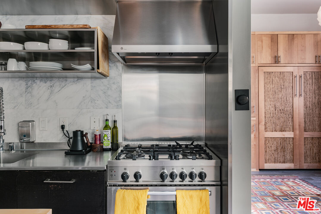 4080 Glencoe Avenue, Unit 219 Marina del Rey, CA 90292 - Photo 5 of 31 a kitchen with a stove and a refrigerator