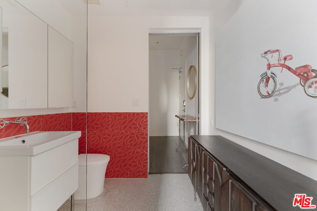 4080 Glencoe Avenue, Unit 219 Marina del Rey, CA 90292 - Photo 10 of 31 a living room with a couch and a table