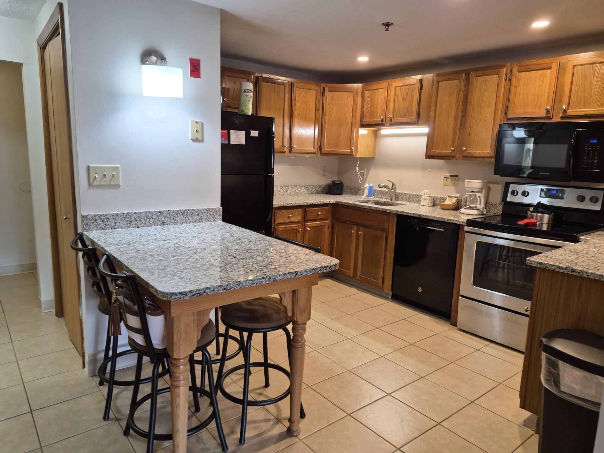 1373 Post Road, Unit 8B Wells, ME 04090 - Photo 2 of 22 KITCHEN