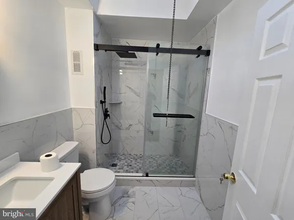 $1,800 | 94-00 West Nedro Avenue, Philadelphia, PA 19120