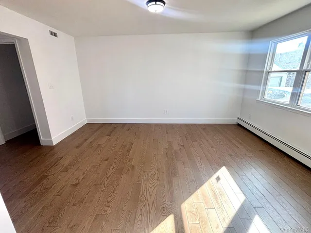 $4,300 | 225 Cleveland Avenue, Mineola, NY 11501