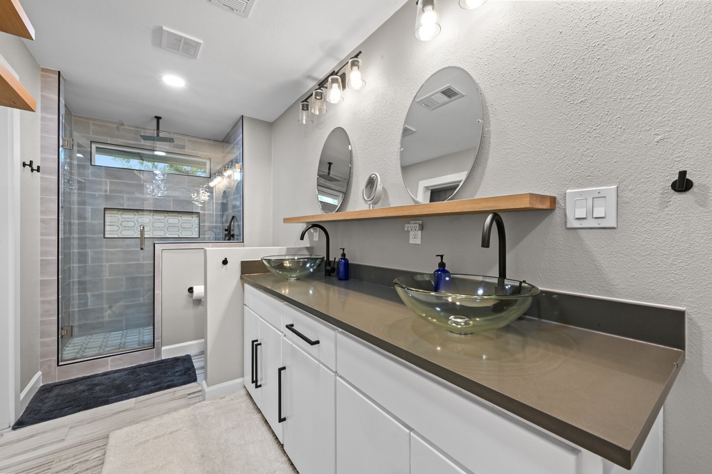 2101 Airole Way, Unit B Austin, TX 78704 - Photo 20 of 28 a large kitchen with a sink a large mirror and cabinets