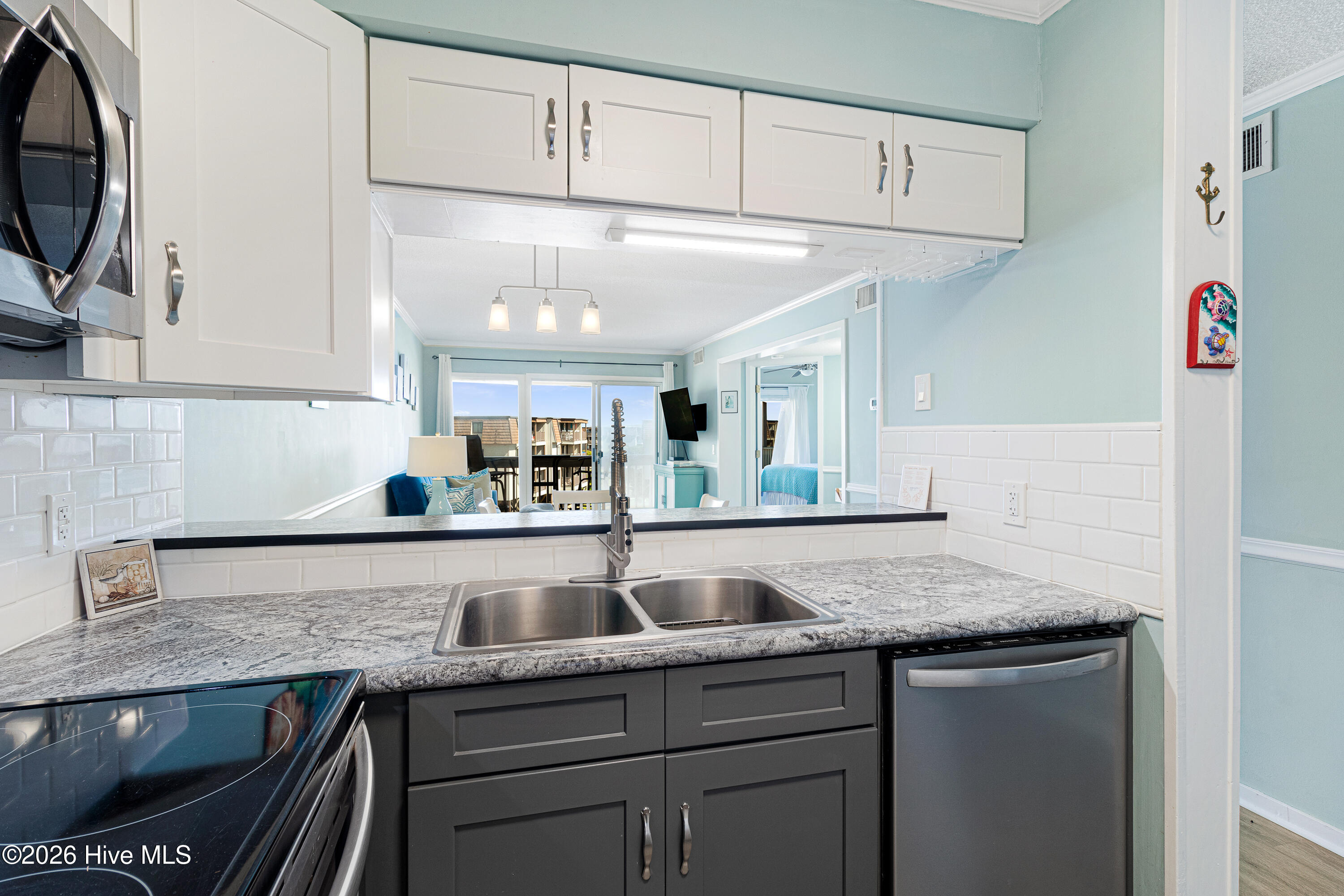 1904 East Fort Macon Road, Unit 355 Atlantic Beach, NC 28512 - Photo 4 of 51 Kitchen