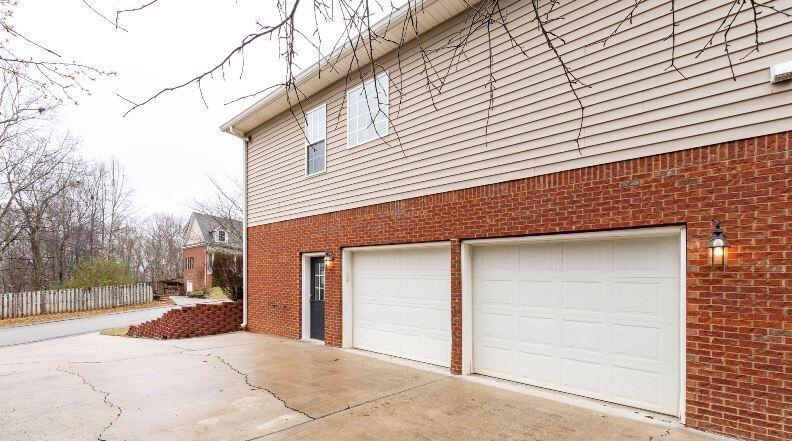122 Mapleton Ridge Drive Northwest Cleveland, TN 37312 - Photo 24 of 64 2 Car garage