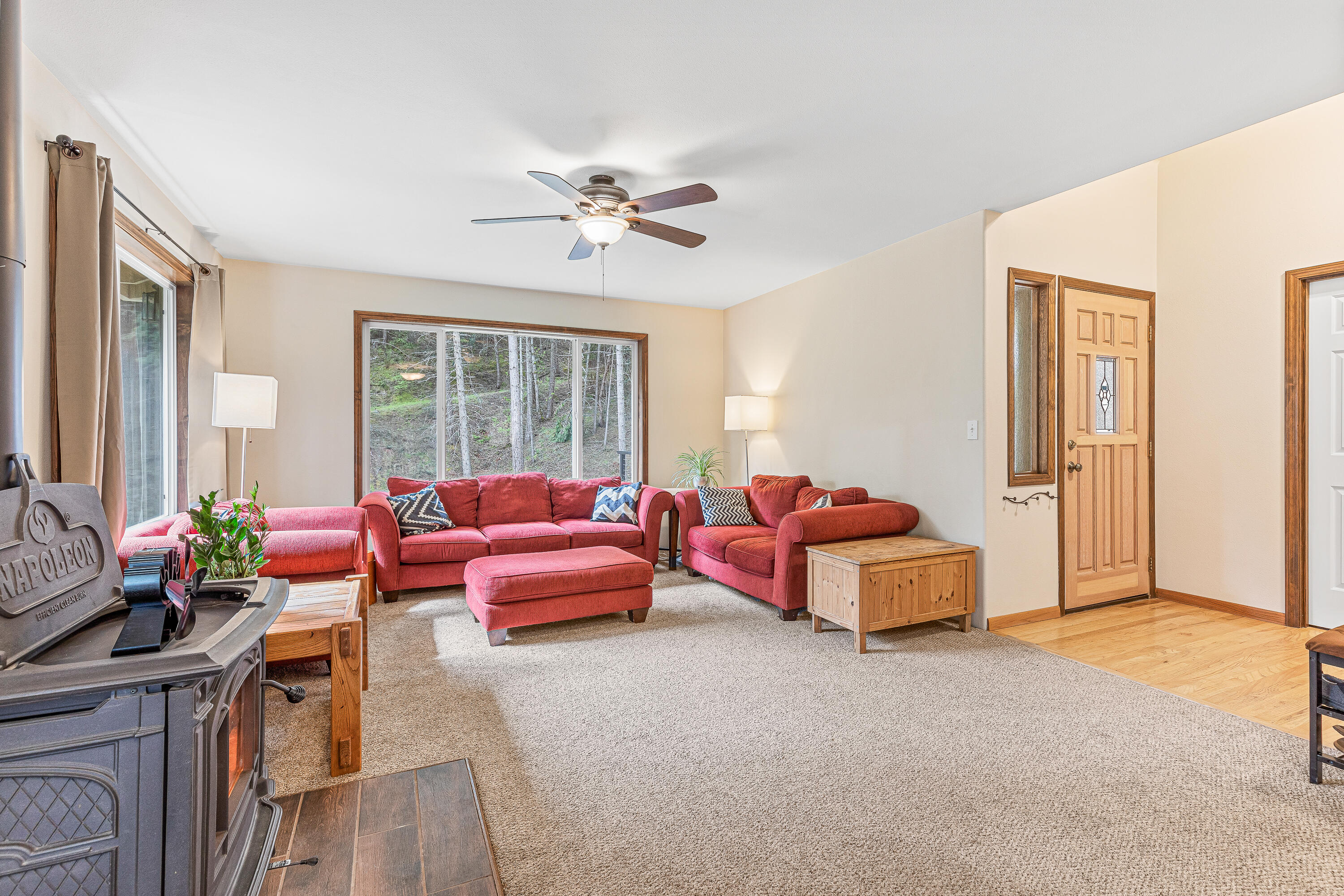 3142 Anderson Creek Road Talent, OR 97540 - Photo 16 of 46 Living room