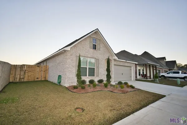 $3,300 | 8010 Tall Willow Avenue, Baton Rouge, LA 70820