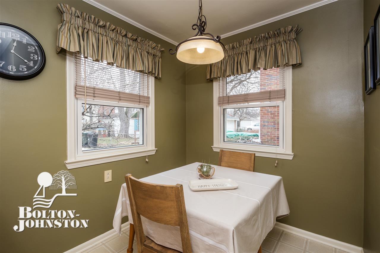 1718 Newcastle Road Grosse Pointe, MI 48236 - Photo 14 of 39 31343713-13.JPG