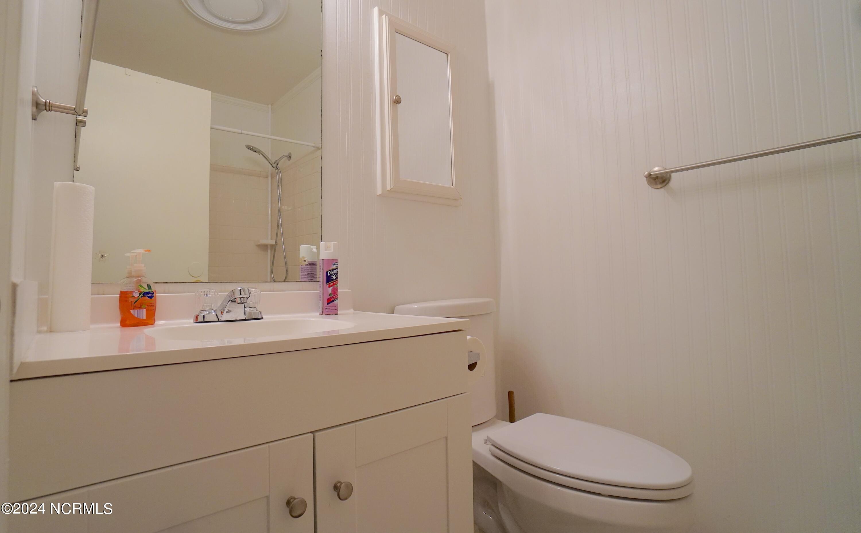 2109 Rouse Road Kinston, NC 28504 - Photo 25 of 28 2nd BATHROOM