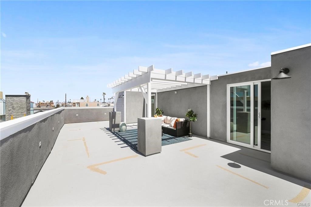 112 Van Nuys Avenue Oxnard, CA 93035 - Photo 23 of 58 a view of a terrace with a sink