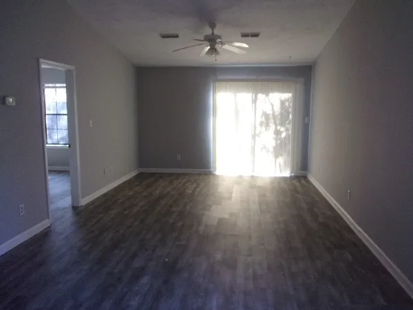 $850 | 2463 Raymond Diehl Road, Tallahassee, FL 32309