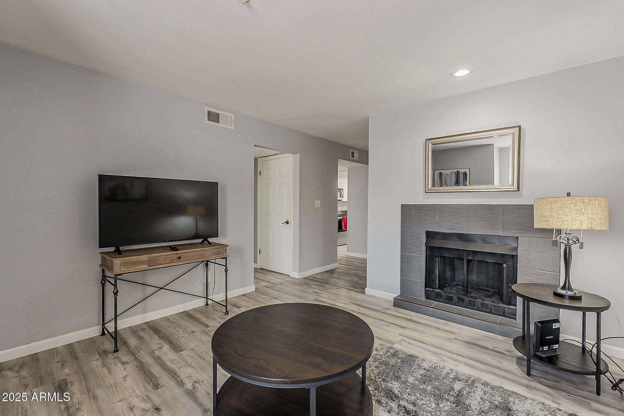 7510 East Thomas Road, Unit 124 Scottsdale, AZ 85251 - Photo 13 of 25 Such a fun room