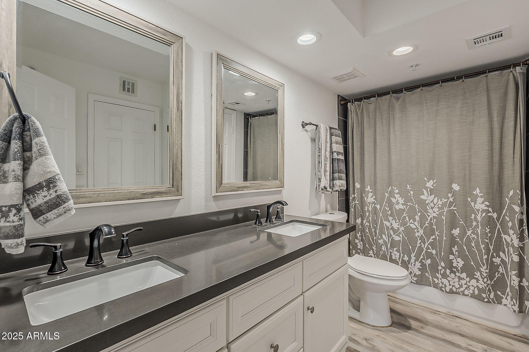 7510 East Thomas Road, Unit 124 Scottsdale, AZ 85251 - Photo 19 of 25 Full Bathroom