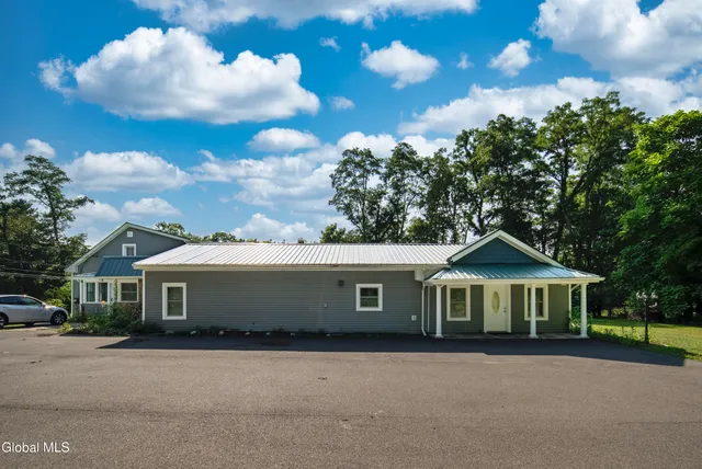 $2,150 | 489 Grooms Road, Unit C, Clifton Park, NY 12065