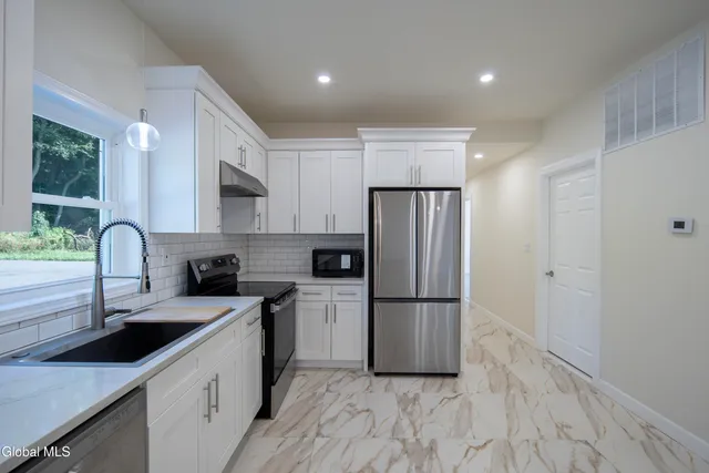 $2,150 | 489 Grooms Road, Unit C, Clifton Park, NY 12065