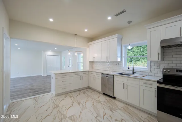 $2,150 | 489 Grooms Road, Unit C, Clifton Park, NY 12065