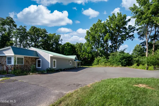 $2,150 | 489 Grooms Road, Unit C, Clifton Park, NY 12065