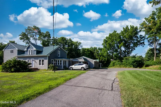 $2,150 | 489 Grooms Road, Unit C, Clifton Park, NY 12065