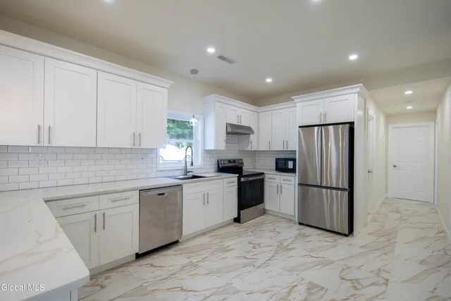 $2,150 | 489 Grooms Road, Unit C, Clifton Park, NY 12065