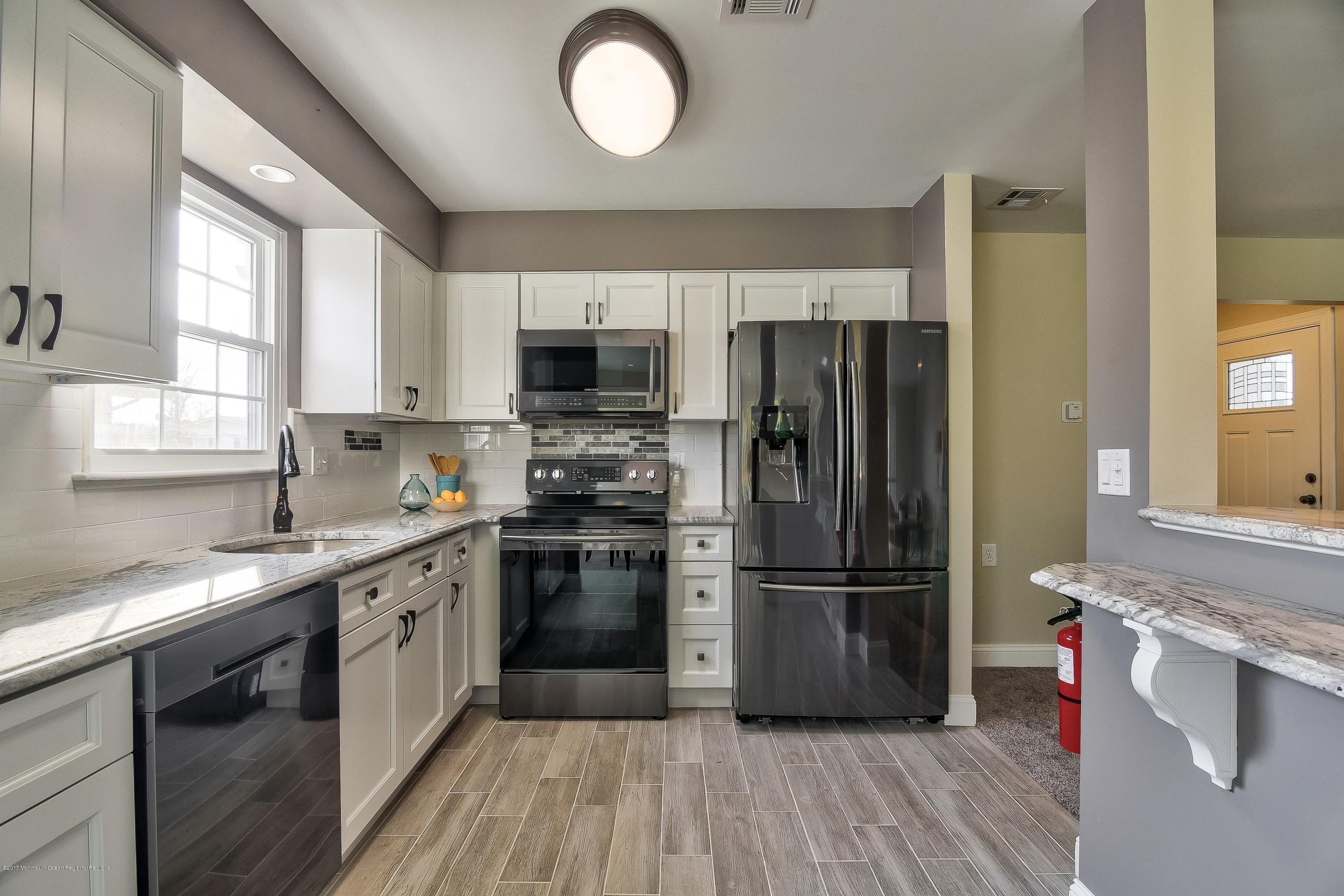 22 Rodger Road Brick, NJ 08724 - Photo 7 of 31 014_Kitchen