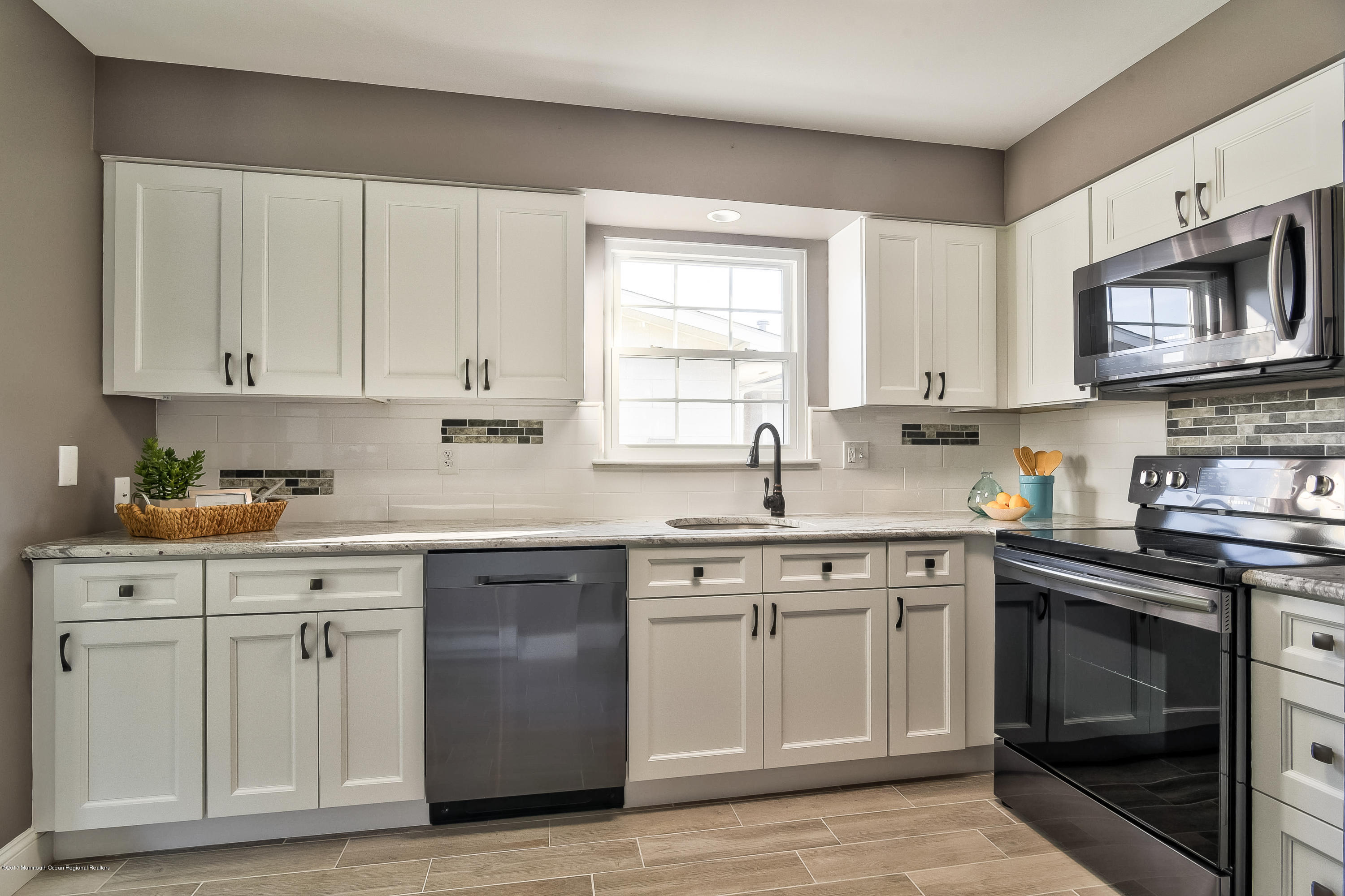 22 Rodger Road Brick, NJ 08724 - Photo 8 of 31 016_Kitchen
