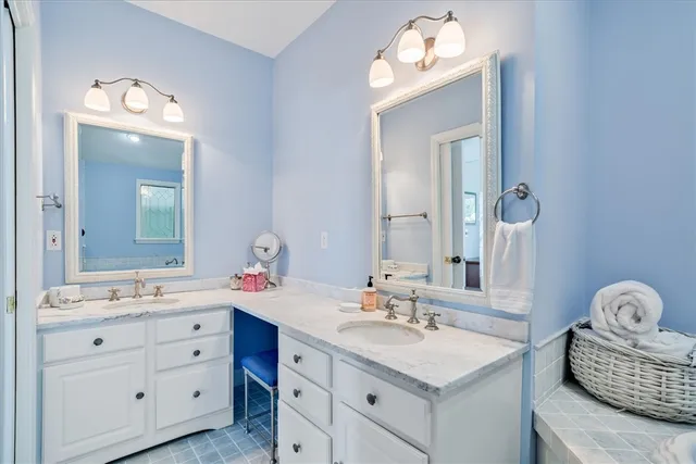 $5,000 | 90 Macomber Lane, Portsmouth, RI 02871