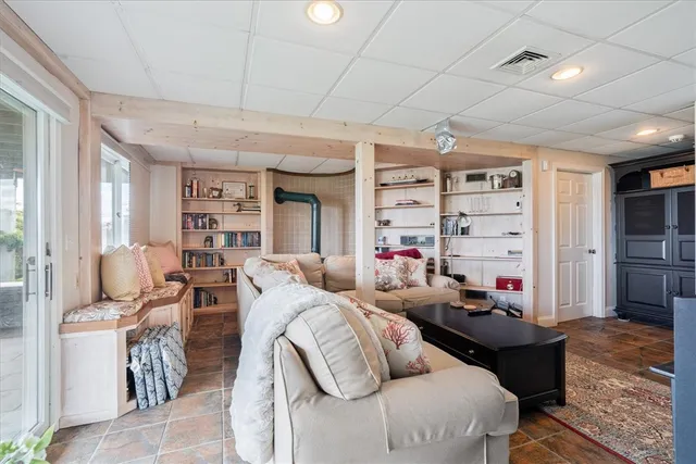 $5,000 | 90 Macomber Lane, Portsmouth, RI 02871