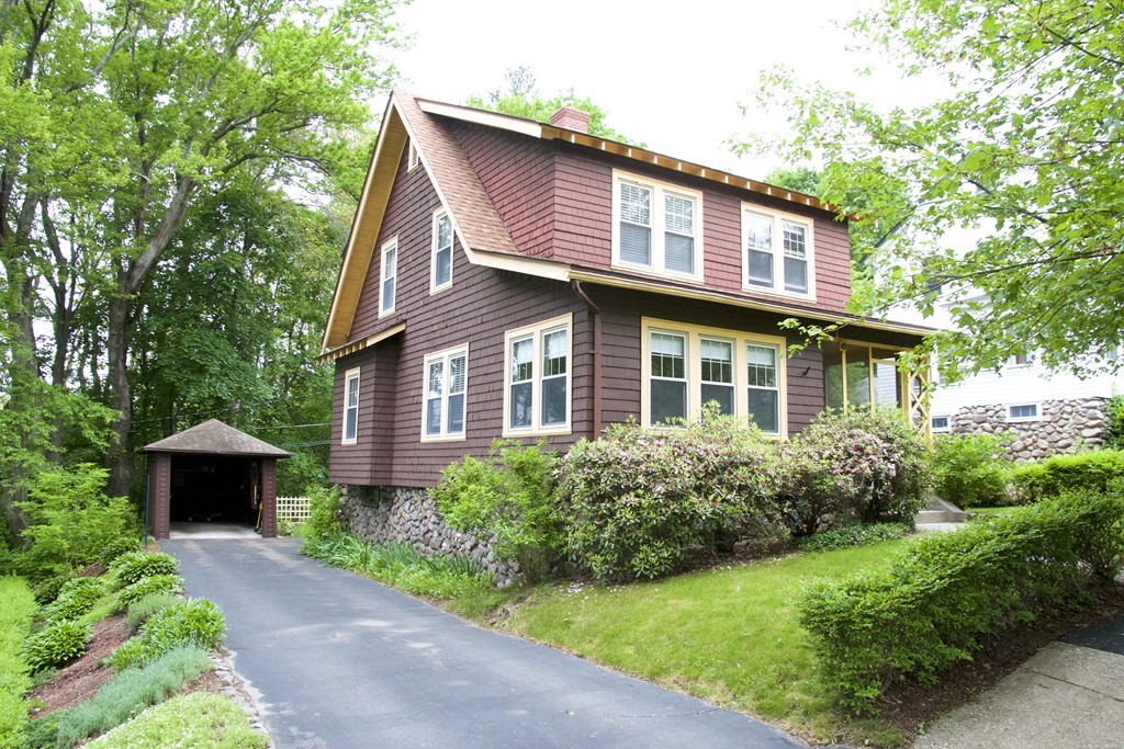 41 Havelock Road Worcester, MA 01602 - Photo 1 of 30 a front view of a house with garden
