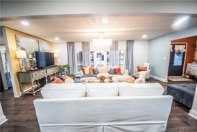 $699,900 | 9250 Greiner Road, Clarence, NY 14031