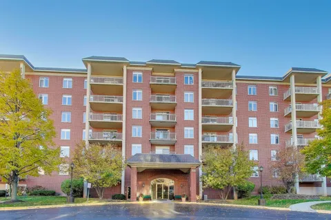 $330,000 | 8300 Callie Avenue, Unit 310, Morton Grove, IL 60053