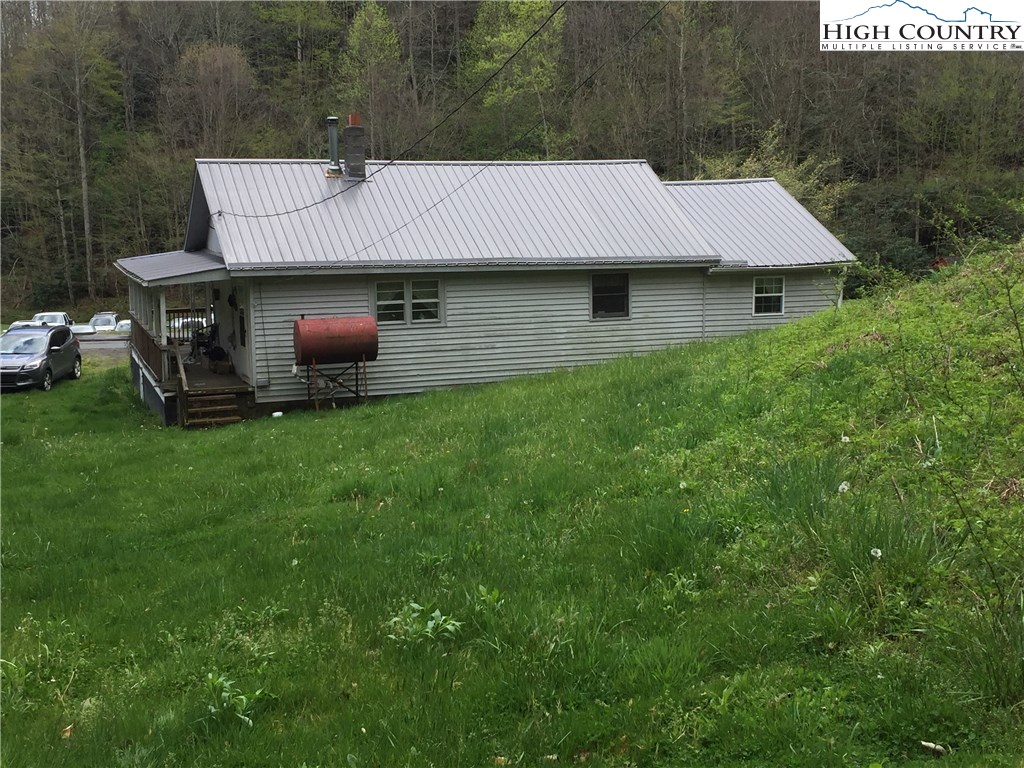 1140 Tucker Road Lansing, NC 28643 - Photo 3 of 17