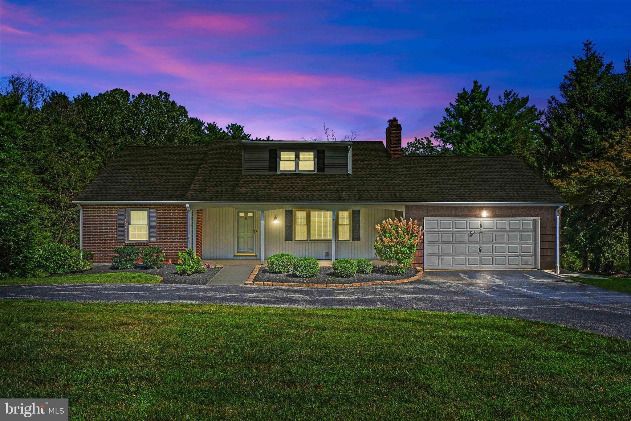 2027 Crescent Road York, PA 17403 - Photo 2 of 43