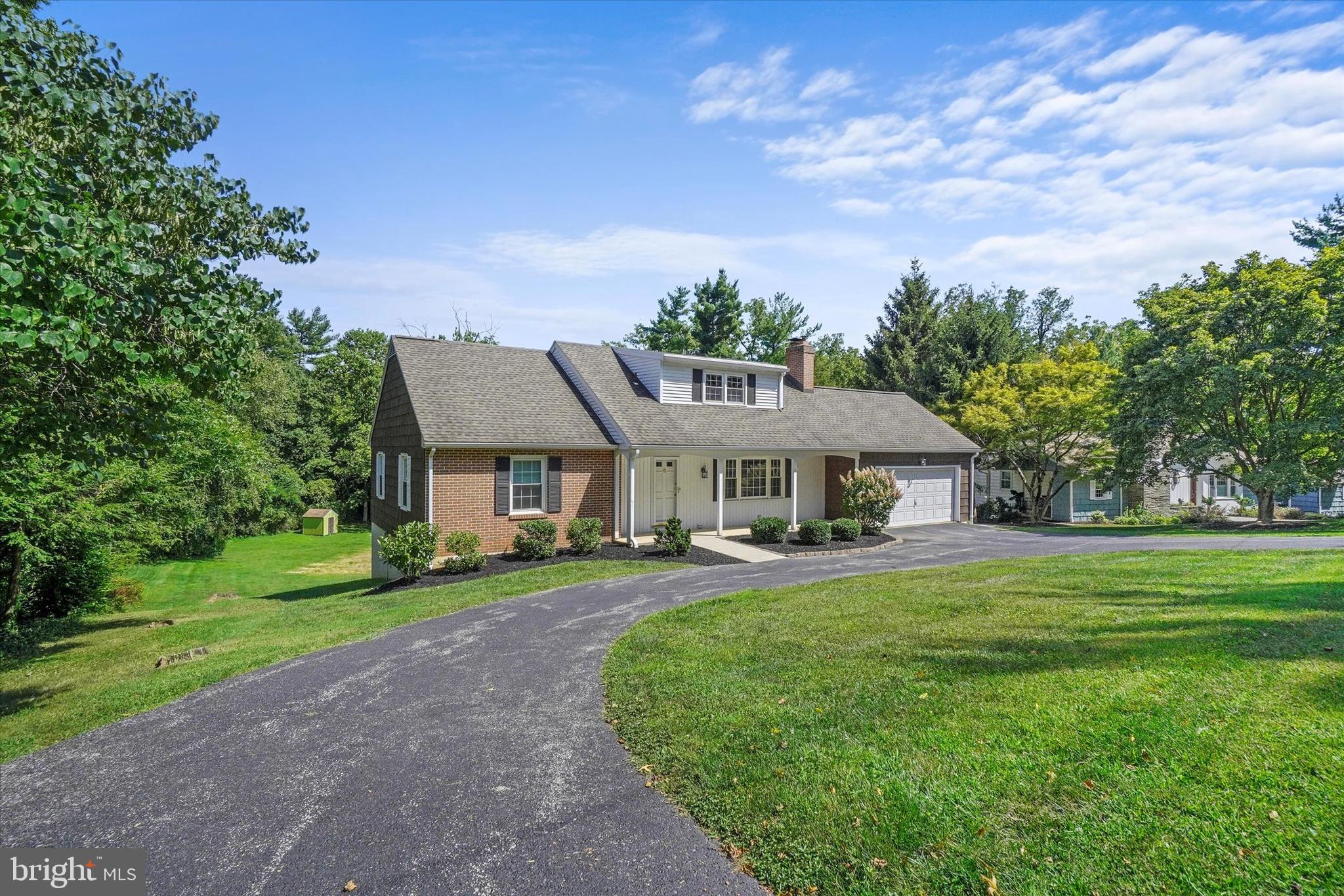 2027 Crescent Road York, PA 17403 - Photo 3 of 43