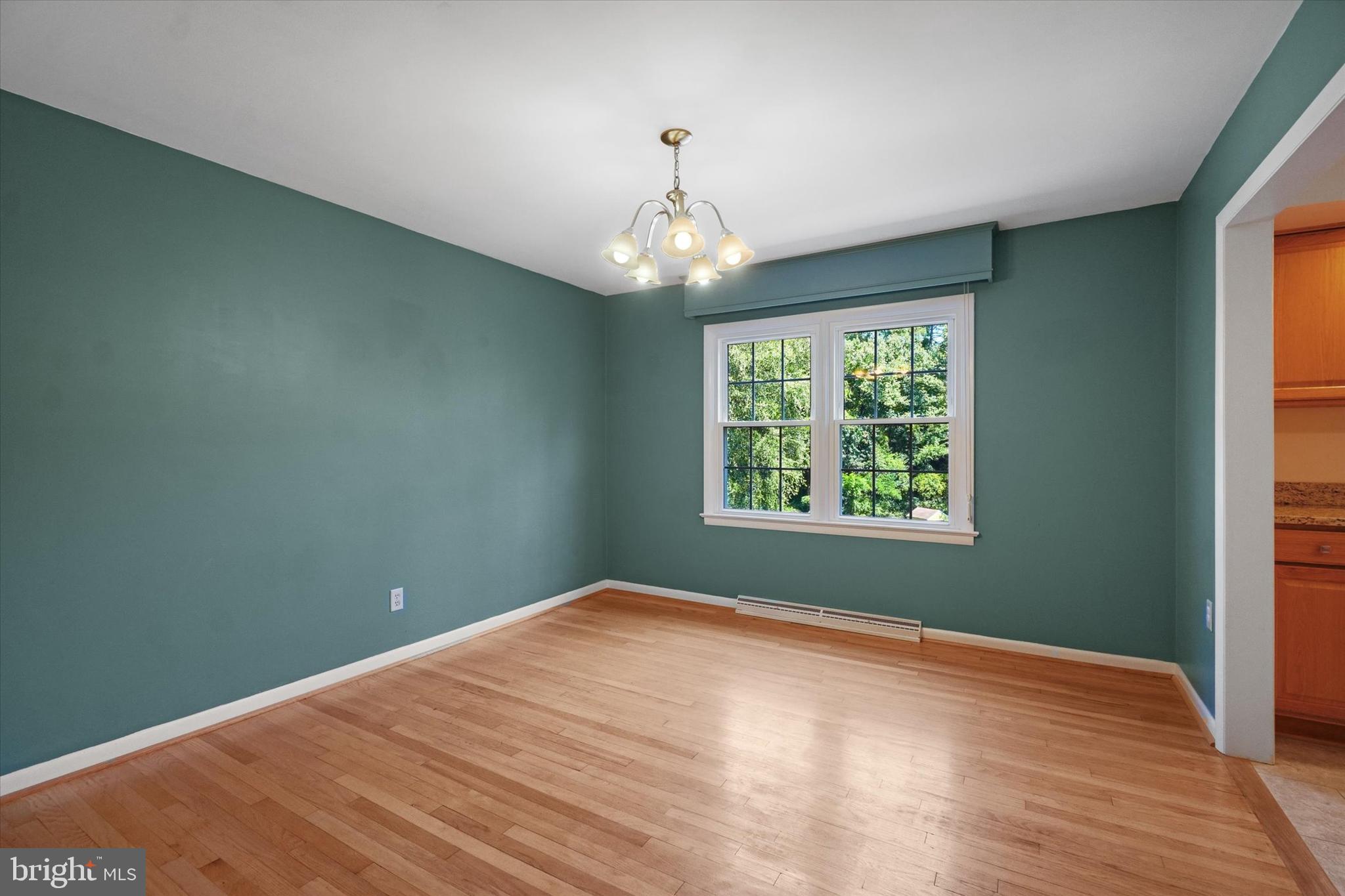 2027 Crescent Road York, PA 17403 - Photo 5 of 43