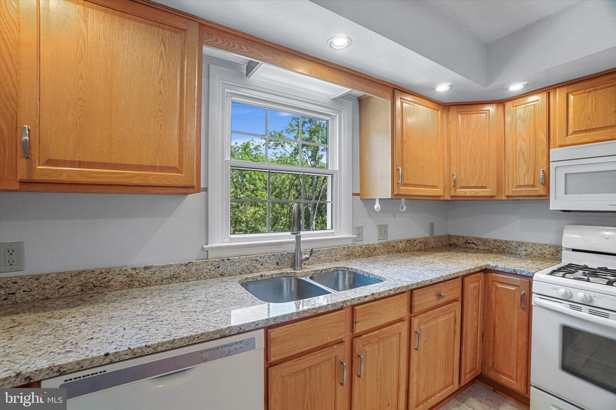 2027 Crescent Road York, PA 17403 - Photo 6 of 43