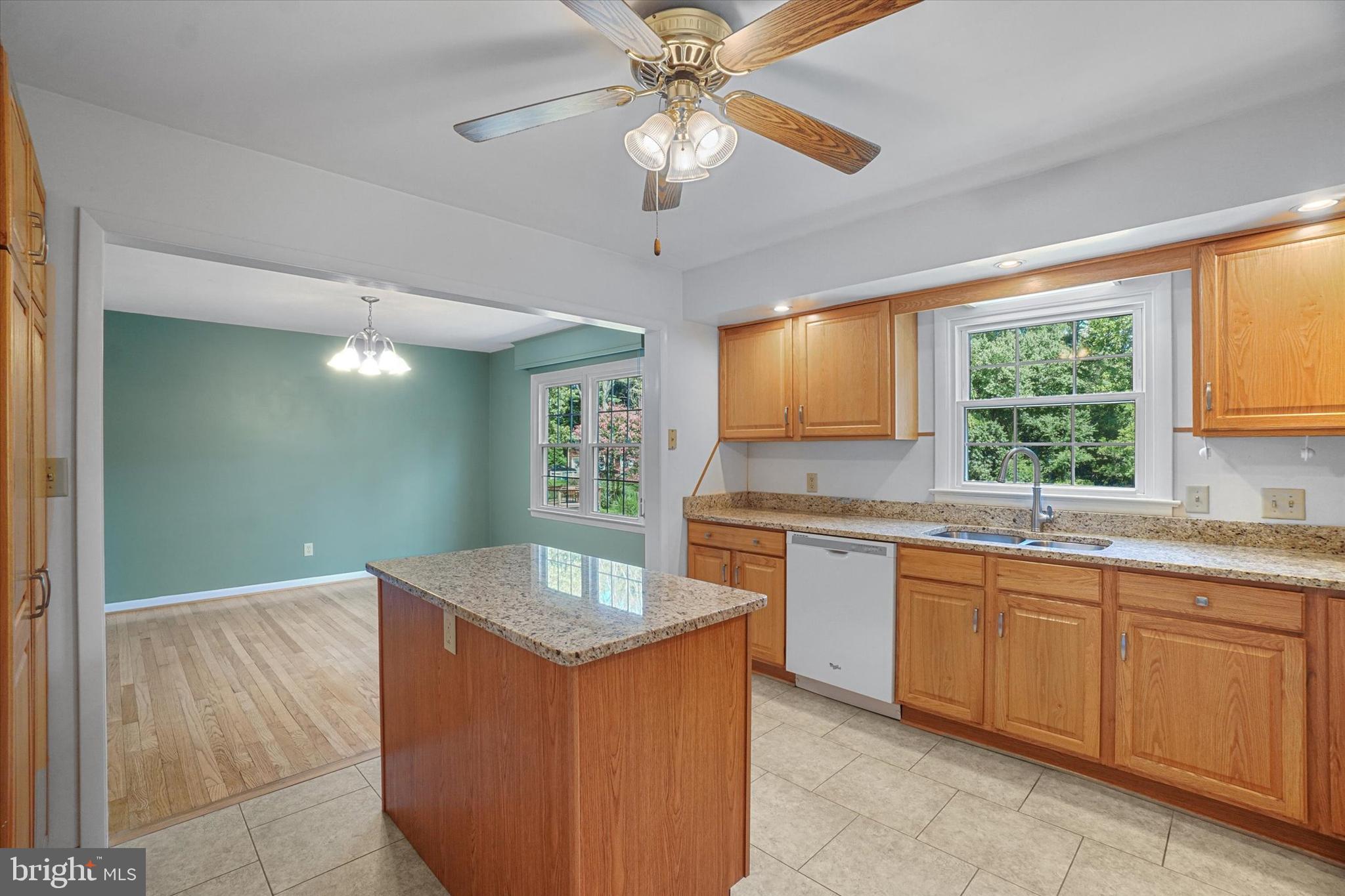 2027 Crescent Road York, PA 17403 - Photo 7 of 43