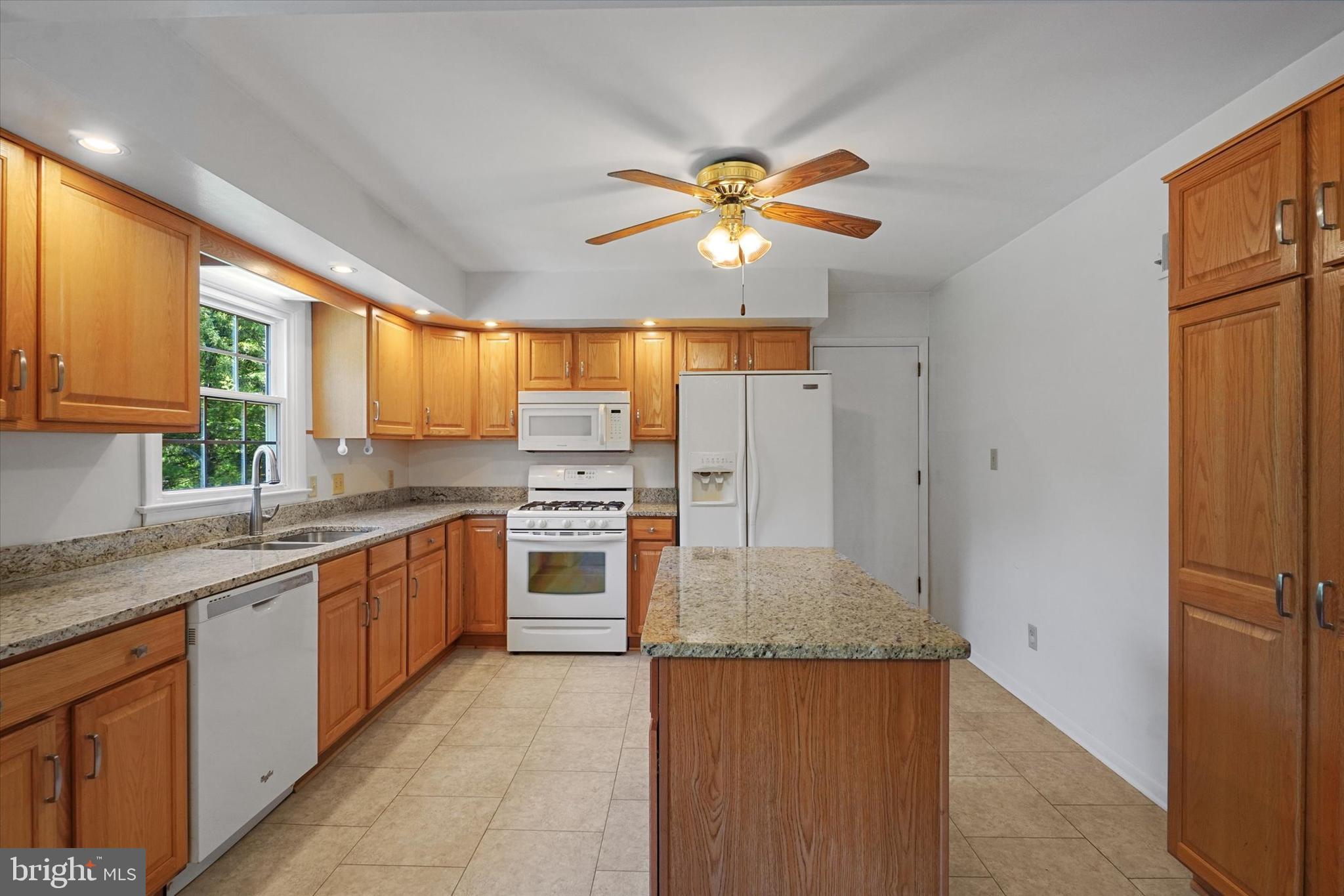 2027 Crescent Road York, PA 17403 - Photo 8 of 43