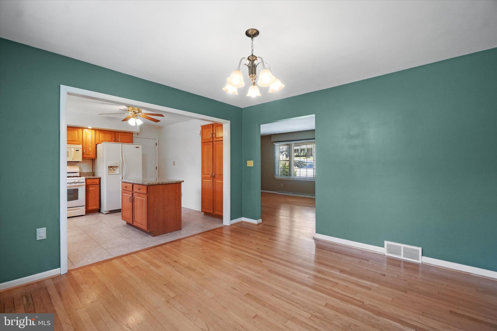 2027 Crescent Road York, PA 17403 - Photo 9 of 43