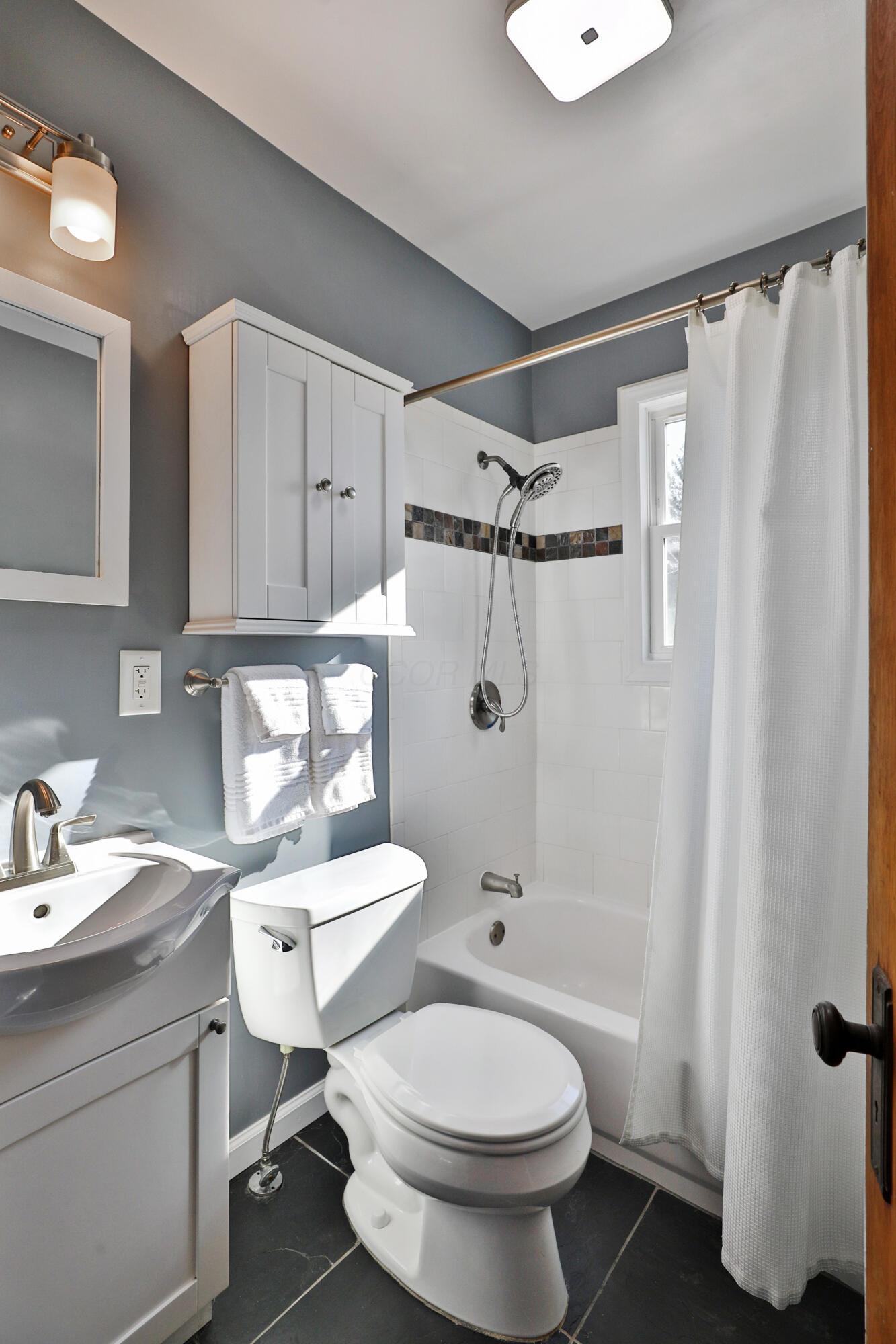 157 Wetmore Road Columbus, OH 43214 - Photo 25 of 44 Full Bath - First Floor