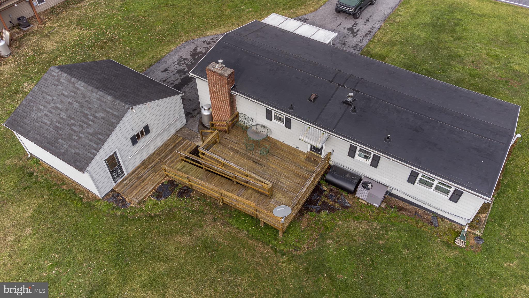 2431 Shenck Road Manheim, PA 17545 - Photo 4 of 31